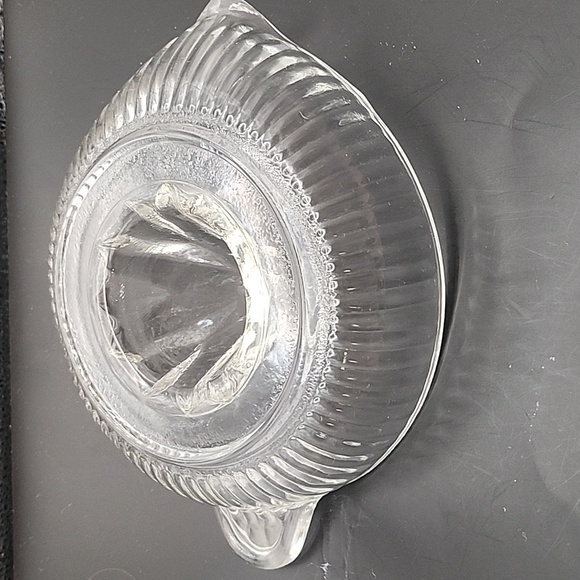 Vintage Clear Ribbed Glass Juicer 8" X 6" - Picture 6 of 7